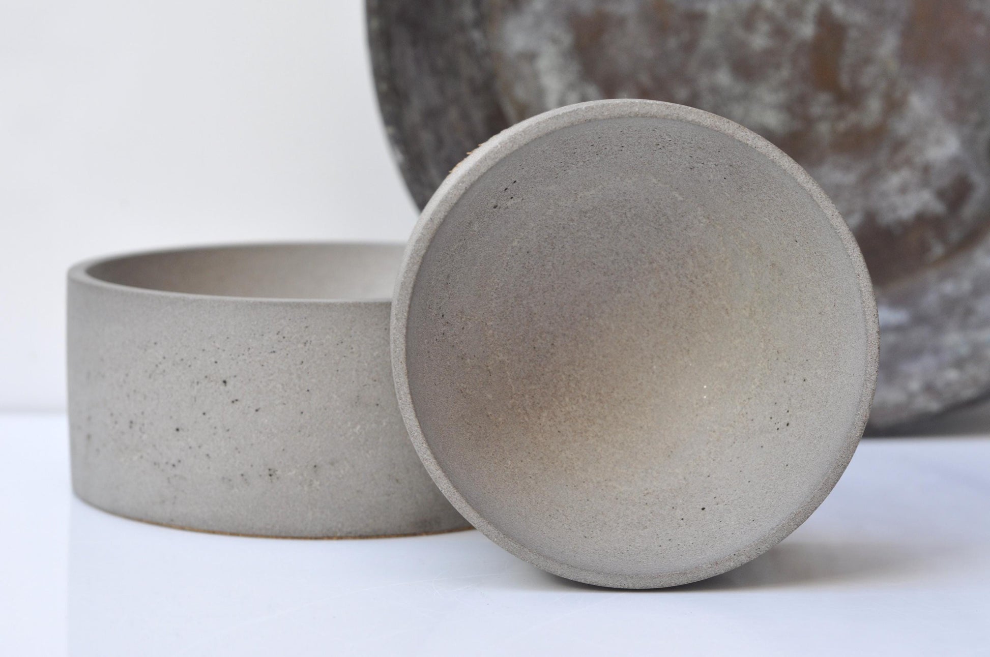 Cylinder concrete bowl for coins