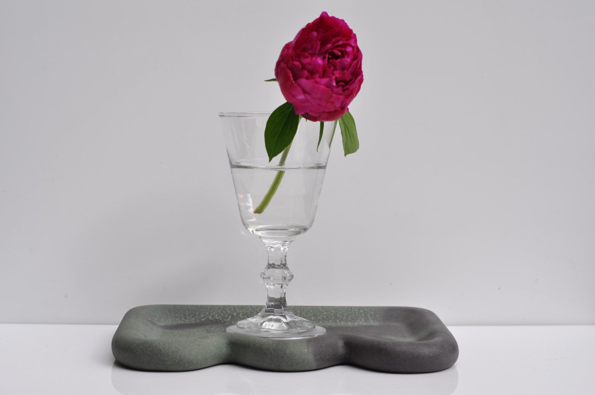 dark-grey-green-concrete-tray-side