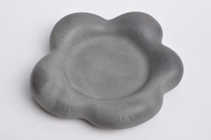 Modern flower-shaped concrete accessory tray