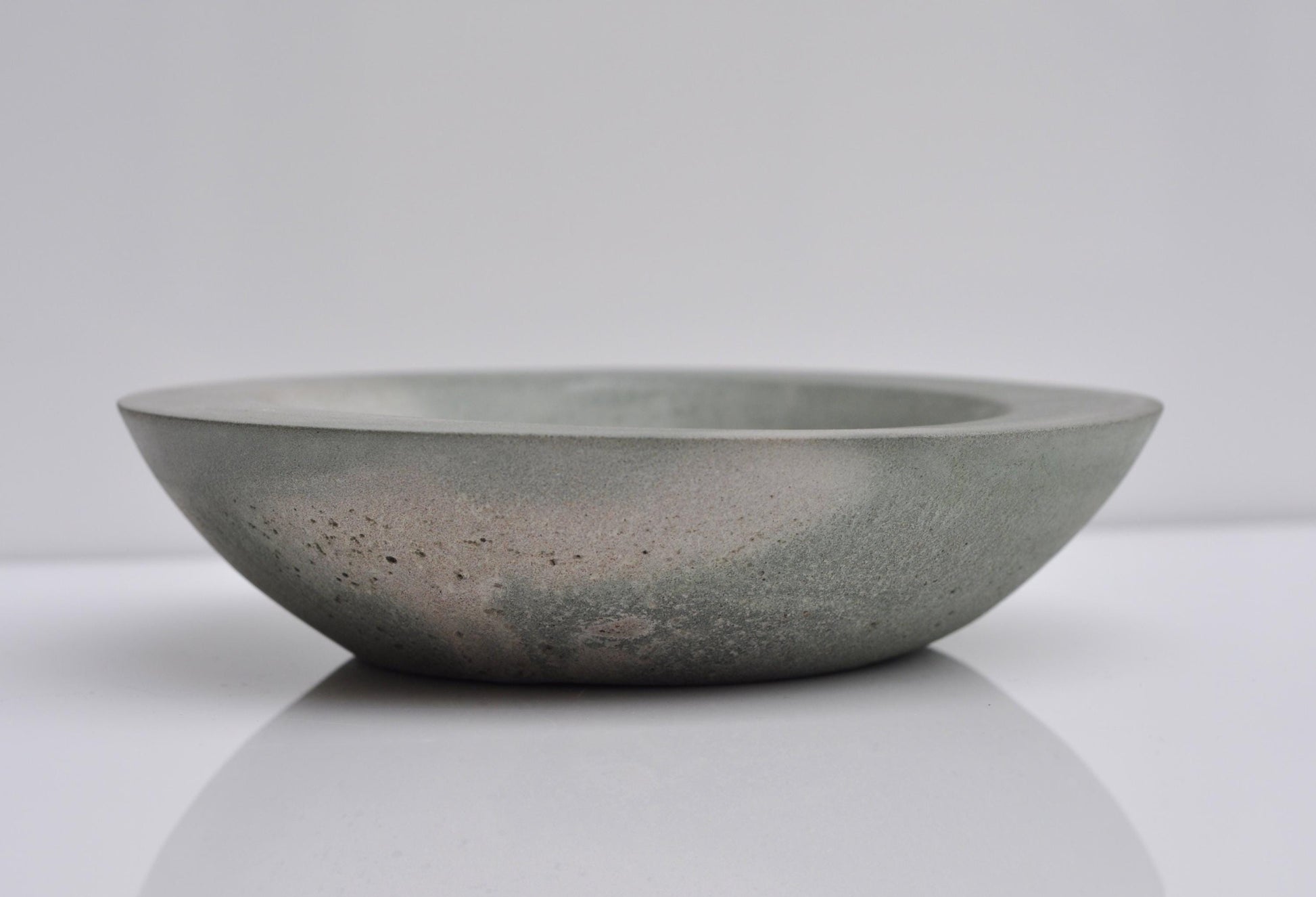 Small minimalist cement tray for keys or candles