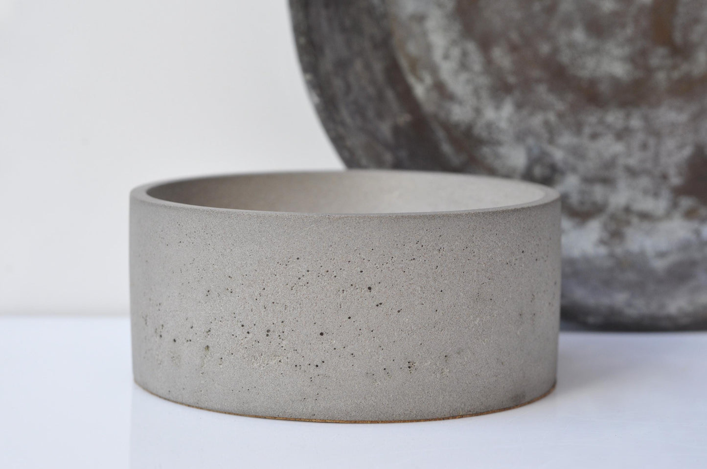 Concrete key and jewelry holder in grey