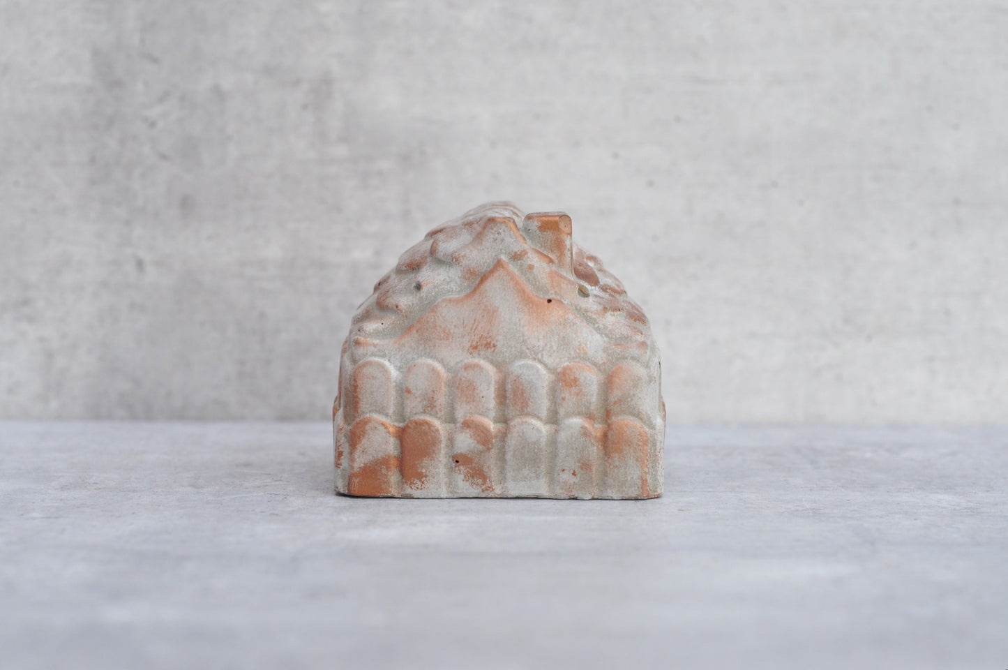 Painted Concrete Houses: Modern Shelf Ornament