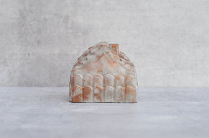 Painted Concrete Houses: Modern Shelf Ornament