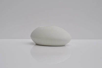 HANDMADE CONCRETE PEBBLE CANDLE HOLDER - WHITE