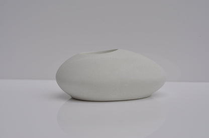 HANDMADE CONCRETE PEBBLE CANDLE HOLDER - WHITE
