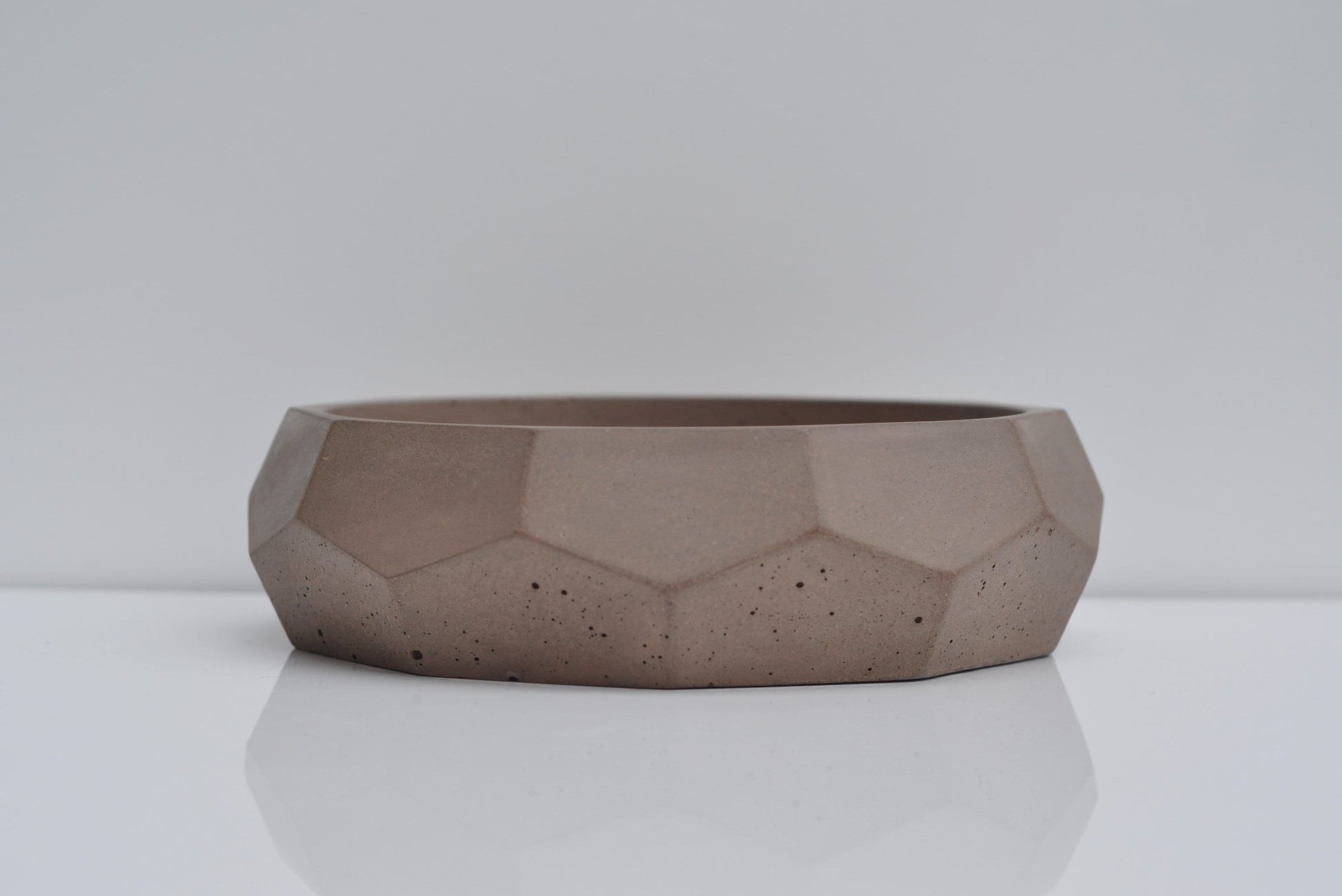 Diamnond shape Light brown concrete fruit bowl 