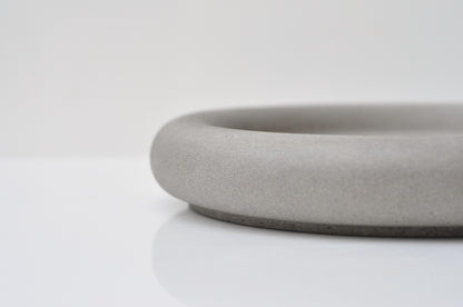 HANDMADE ROUND CONCRETE TRAY - GREY