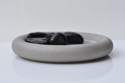 HANDMADE ROUND CONCRETE TRAY - GREY