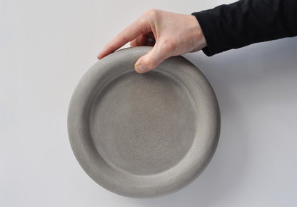 HANDMADE ROUND CONCRETE TRAY - GREY