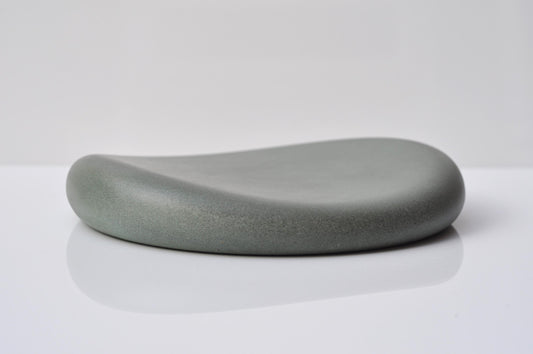 HANDMADE CONCRETE PEBBLE TRAY - GREY GREEN