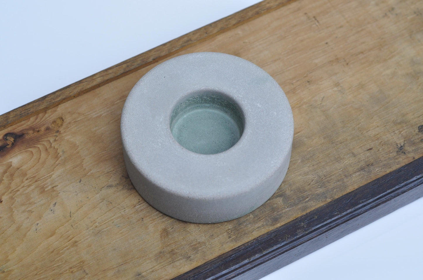 Solid concrete tealight holder in light grey