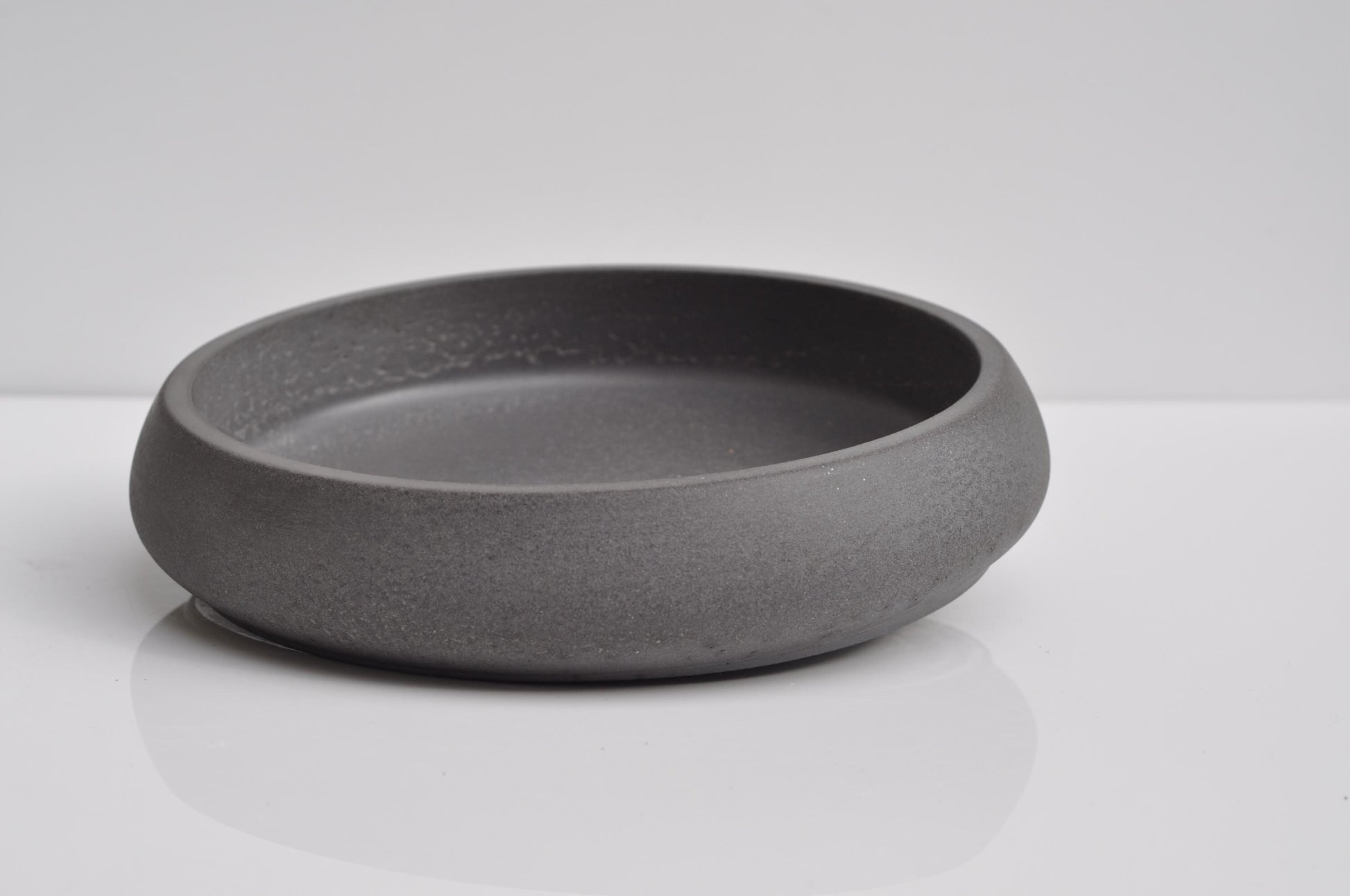 Industrial-style anthracite concrete bowl for everyday use